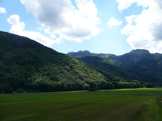 Start in Aschau mit Blick auf Kampenwand