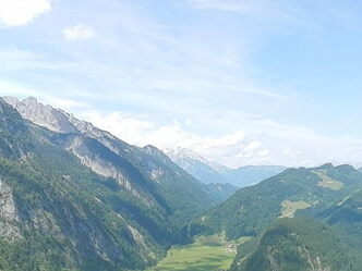 Panoramablick auf die umliegenden Berge bei Abtenau