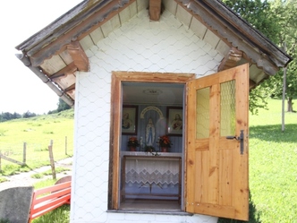 Außenansicht Kapelle Stein