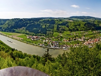 Blick vom Penzenstein auf Engelhartszell