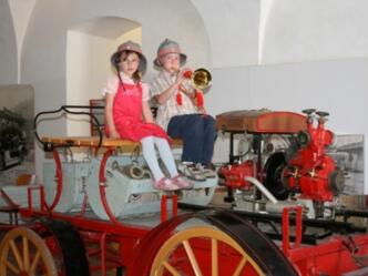 Feuerwehrauto mit Kinder