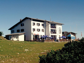 Feuerkogelhaus Winteransicht