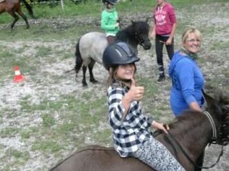Reiten auf dem Pony