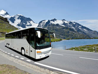 white-bus-crossing-the-alpes-picture-id157526603