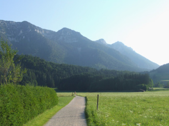 Kienau, Ortsteil Inzell: Blick auf Kienberg und Rauschberg (rechts)