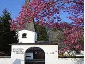 Apostel-Petrus Kirche Neuhaus