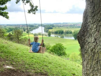 Plattenberg mit Panoramaschaukel
