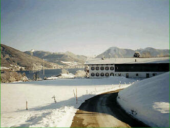 Blick auf den Oberreiterhof im Winter