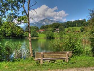 Der Wössener See mit Blick auf die Hochplatte.