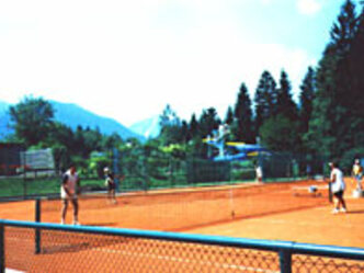 Tennisplätze am Schwimmbad