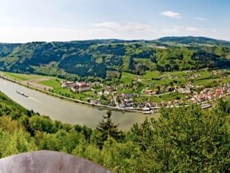 Blick vom Penzenstein auf Engelhartszell