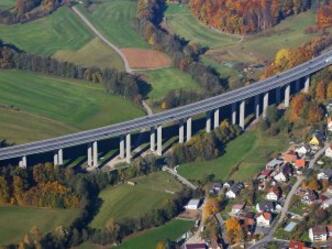 Talbrücke der Autobahn bei Unterrieden