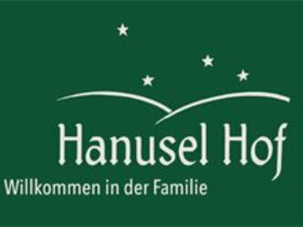 logo_claim_beige_auf_gruen_165x2741