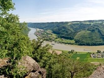 Blick vom Ebenstein ins Donautal