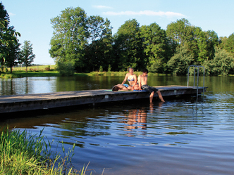 Ausgelassenes Badevergnügen am Bismarckweiher