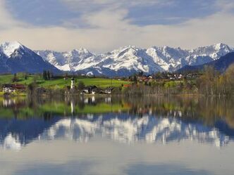 Wanderung - Riegsee-Rundweg - Spiegelung des Wettersteingebirges im Riegsee