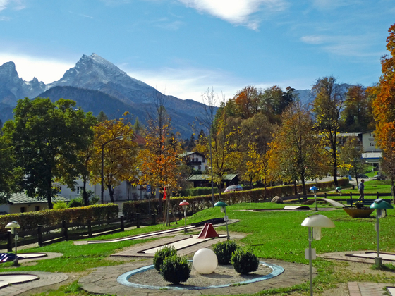 Im Luitpoldpark Berchtesgaden: Minigolf mit Watzmannblick