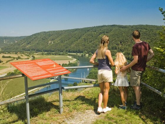 Blick ins Altmühltal vom Aussichtspunkt der Burgruine Eggersberg in Riedenburg