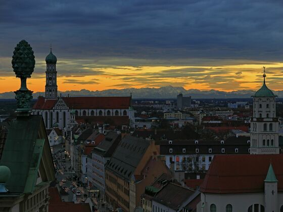 Augsburg Maximilianstrasse mit Alpenpanorama