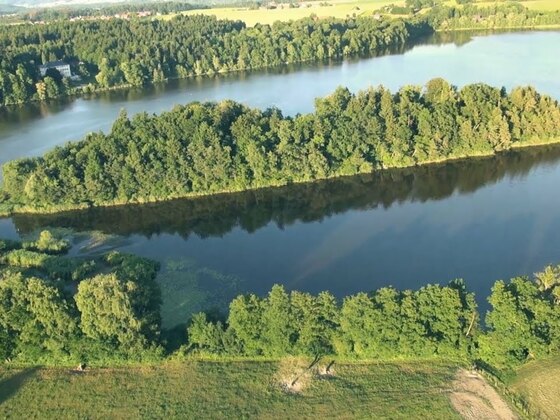 Wärmster Badesee in Bayern: Der Abtsdorfer See in Saaldorf-Surheim im Berchtesgadner Land