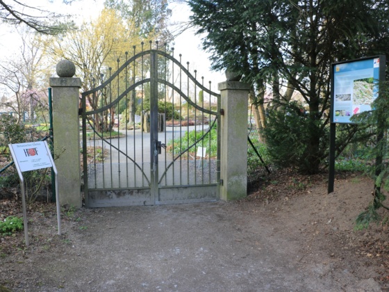 Eingang zum Botanischen Garten Hof, Infotafel Geopfad Theresienstein