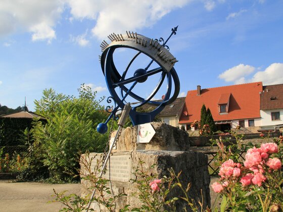 Sonnenuhr nähe Tauberbrücke