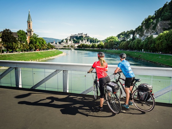 Tauernradweg Blick vom Müllnersteg auf die Altstadt von Salzburg