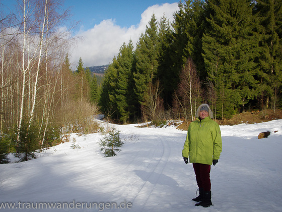 Winterwanderweg mit Traumwanderin