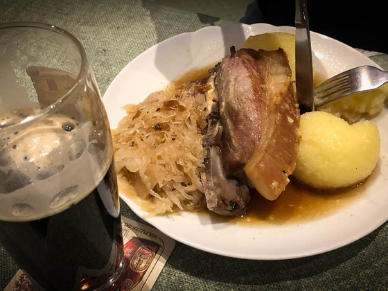 Schäuferla mit Schlenkerla beim "Huber"