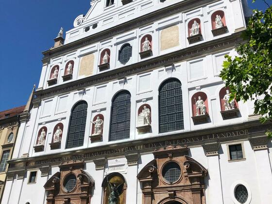 Die Fassade der Michaelskirche