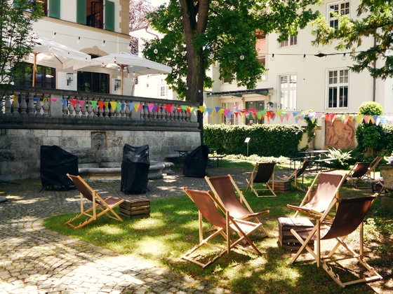 Lesegarten im Café Mon