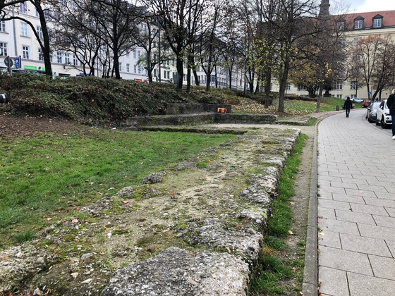 Fundament der Zwingermauer