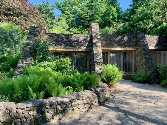 Frontansicht des Sardenhauses