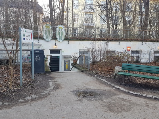Öffentliches WC im Englischen Garten