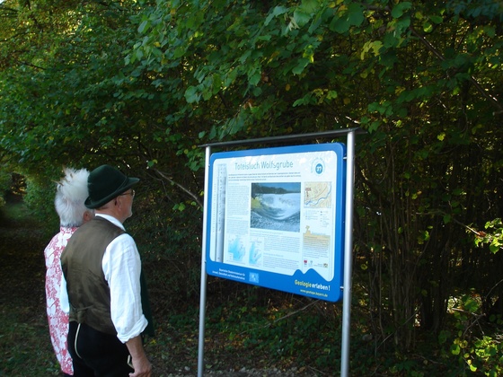 Infotafel am Toteisloch
