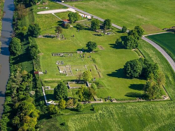 Das Kohortenkastell Abusina bei Eining steht Besuchern als Freilichtmuseum jederzeit kostenlos offen.