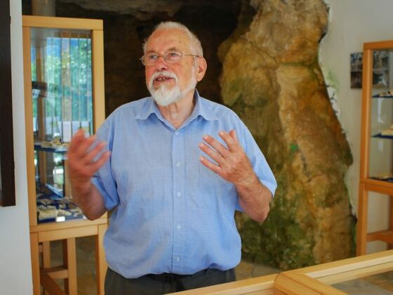 Museumsgründer des Urgeschichtlichen Felsenhäusl-Museums Hermann Schäffer v