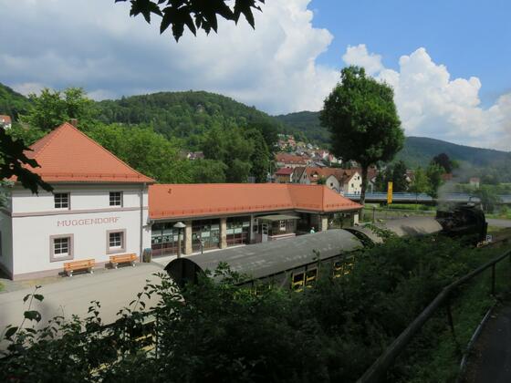 Muggendorfer Bahnhof mit Ausweichgleis der Dampfbahn & Infozentrum Naturpark FS