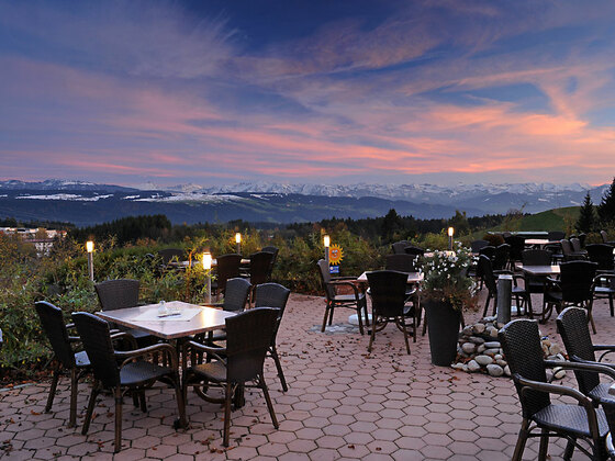 {17}{14}_4e3fb7eaf158e_tho_5123b