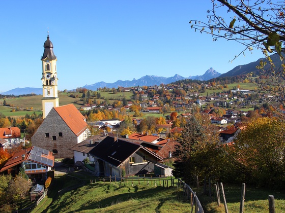 Blick auf die Pfarrkirche St. Nikolaus vom Hörnle