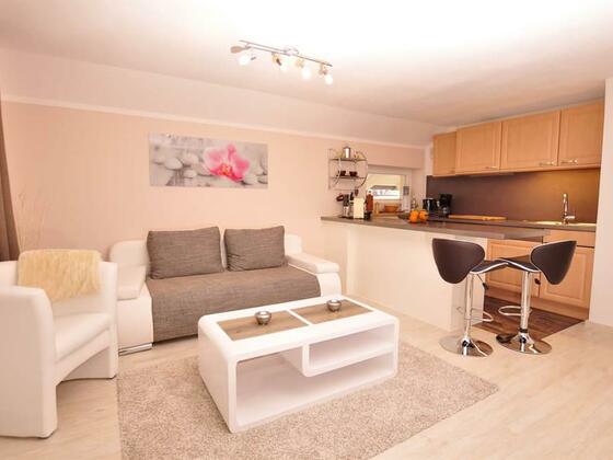 Wohnbereich mit offerner Küche