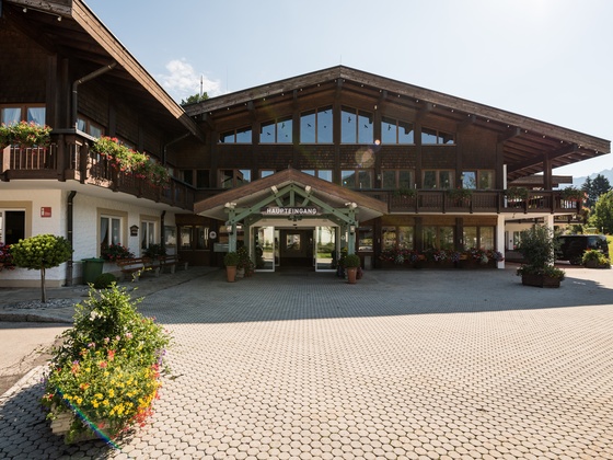 Haupteingang Haus des Gastes Obermaiselstein
