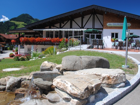 Sonnenterrasse der Allgäuer Stuben im Herzen Obermaiselsteins