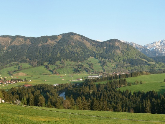 Blick auf Eschenberg, Geißbichl und die Gemeinde Halblech