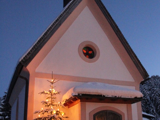 Radochsbergkirche zur Weihnachtszeit