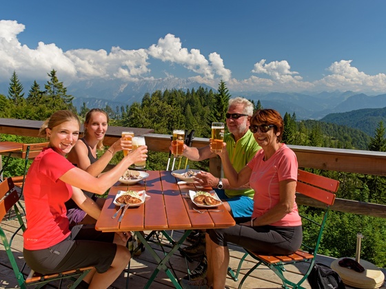 Brotzeit am Brünnsteinhaus