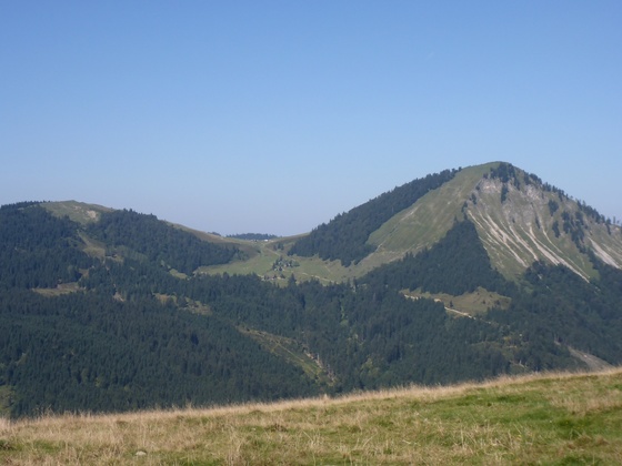 li. Loibersbacher Höhe und re. der Faistenauer Schafberg