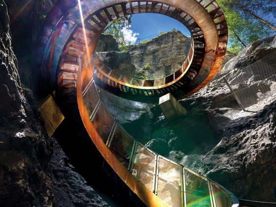 Highlight: imposant angelegte Treppenanlage &quot;Helix&quot;