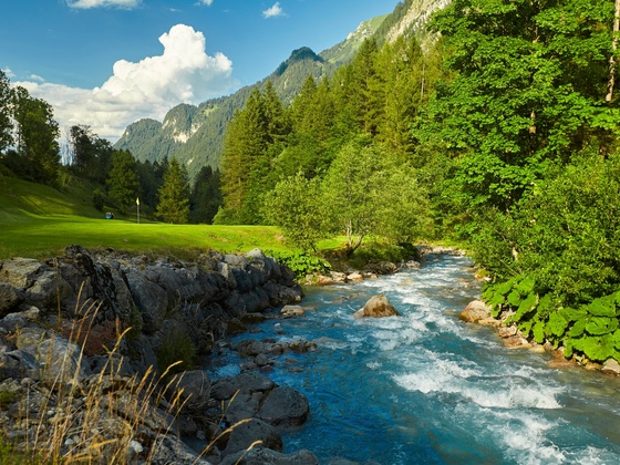 Golfspielen mitten in den Bergen in Brand (c)Paul Severn GC Brand