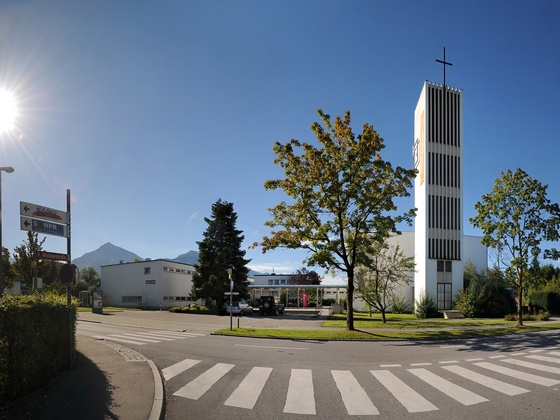 Katholische Pfarrkirche Heiliger Christoph mit angebautem Pfarrheim 1
